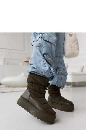 Green insulated snow boots