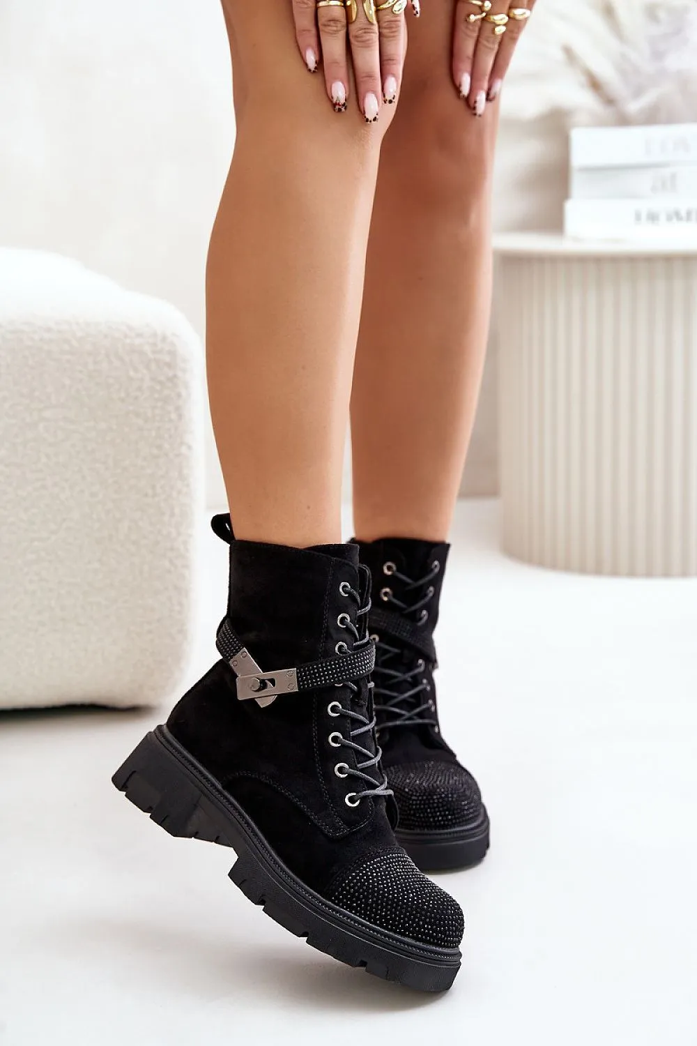 Rounded toes laced black boots