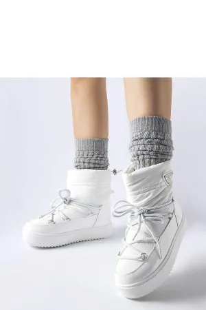 White insulated snow boots